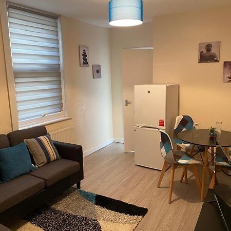 Excellent And Amazing Apartment With Private Parking Gillingham  Εξωτερικό φωτογραφία