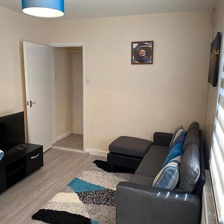 Excellent And Amazing Apartment With Private Parking Gillingham  Εξωτερικό φωτογραφία