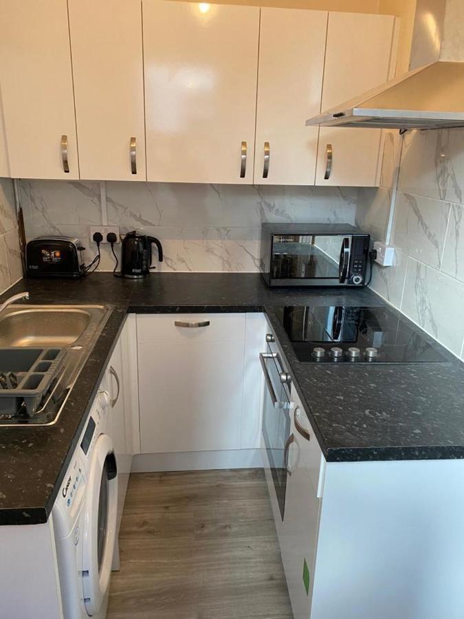 Excellent And Amazing Apartment With Private Parking Gillingham  Εξωτερικό φωτογραφία