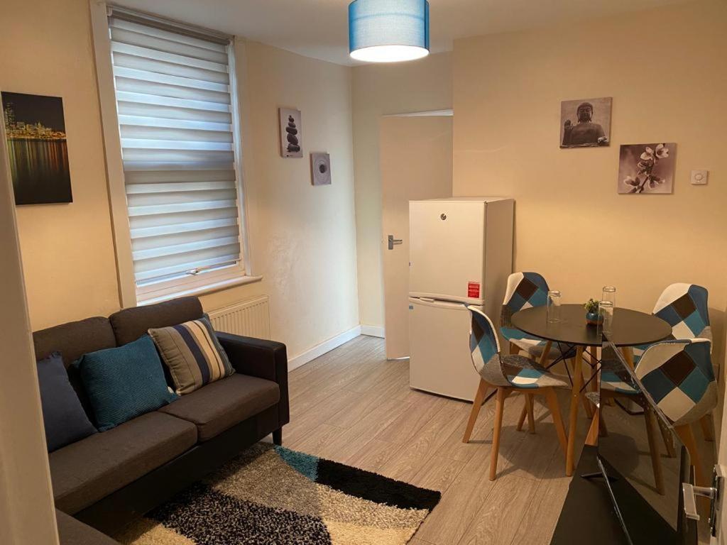 Excellent And Amazing Apartment With Private Parking Gillingham  Εξωτερικό φωτογραφία