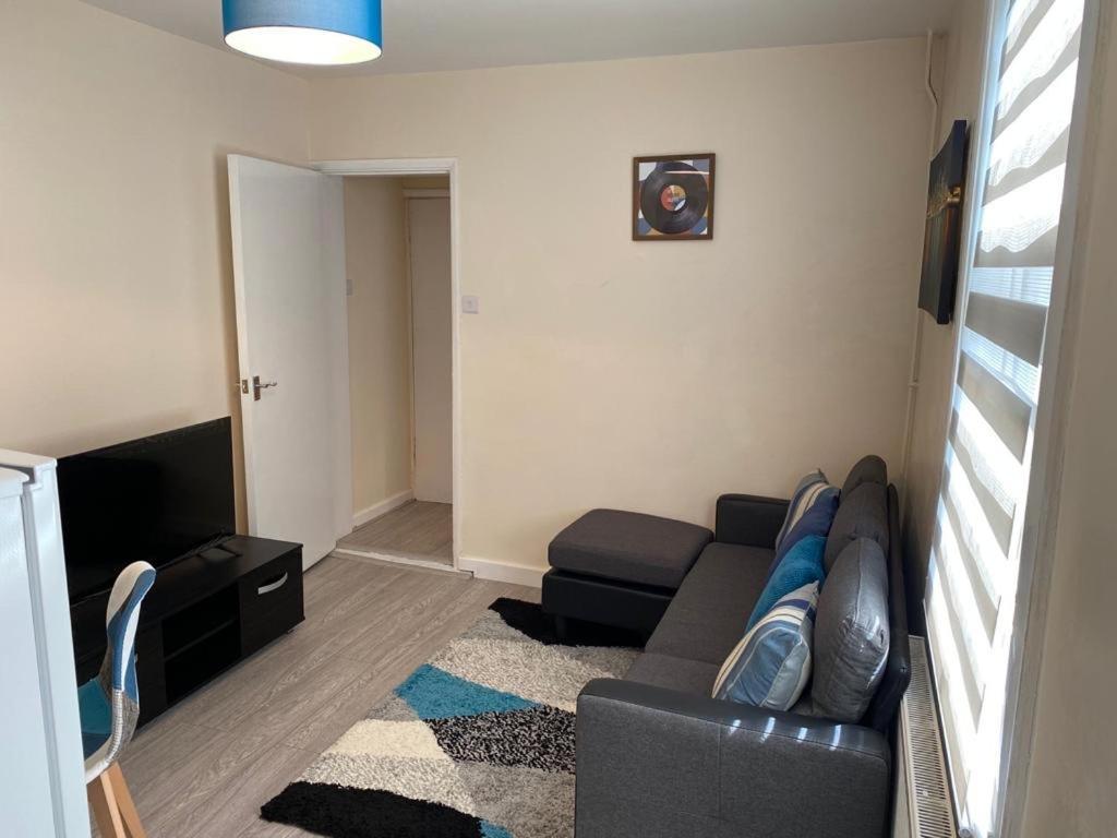 Excellent And Amazing Apartment With Private Parking Gillingham  Εξωτερικό φωτογραφία