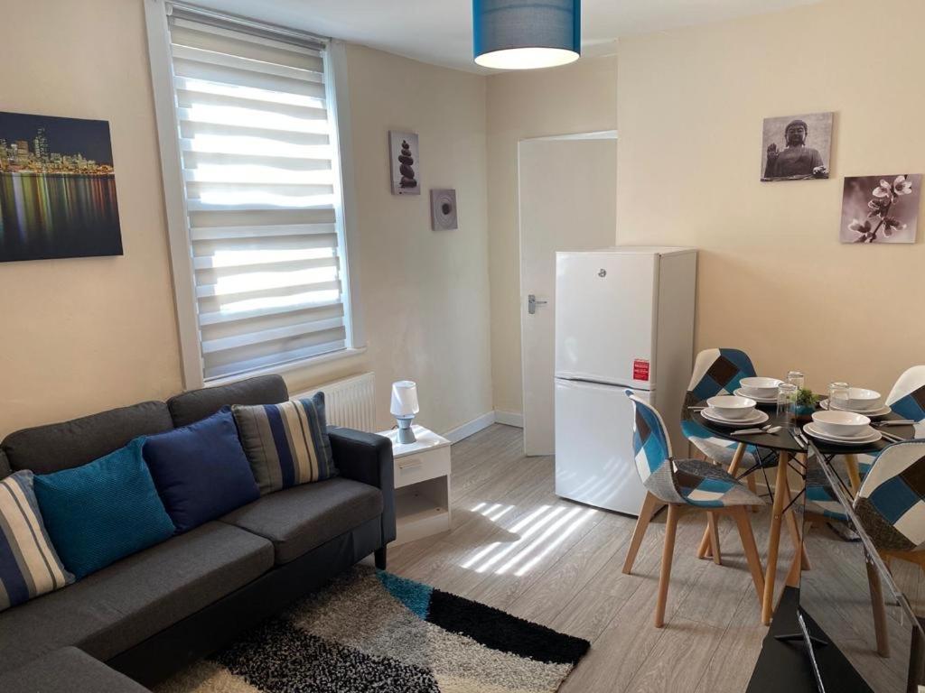 Excellent And Amazing Apartment With Private Parking Gillingham  Εξωτερικό φωτογραφία